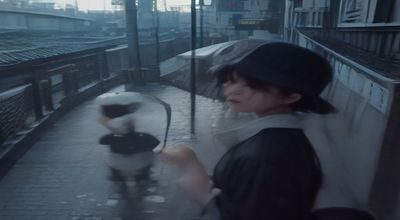 手机屏幕显示央视频App界面，cctv1直播画面清晰流畅，移动端收视场景展示